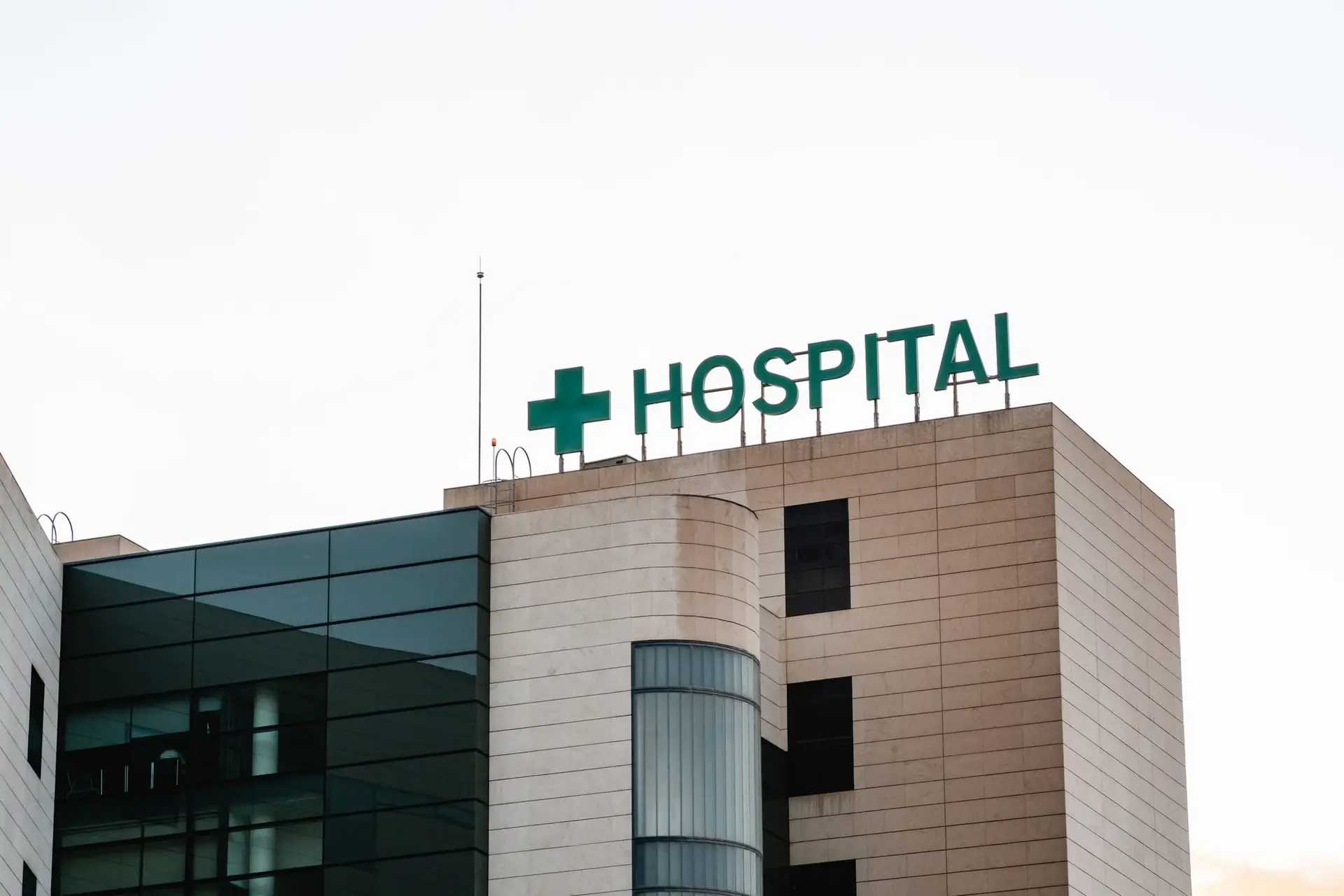 A large HOSPITAL sign on the exterior of a medical facility in Spainâensuring quality healthcare access for expats with 247 Expat Insurance.